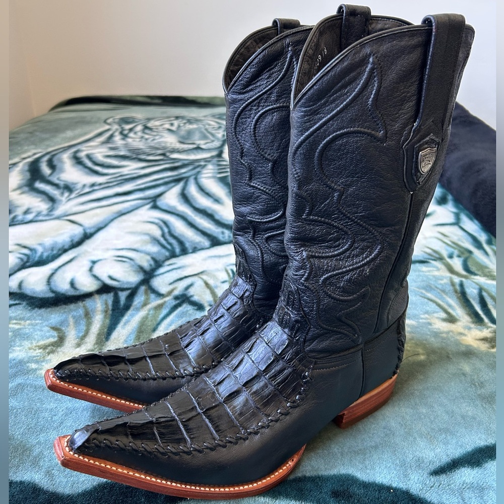 -Wildwest Black Crocodile Boots
-Size 10Half